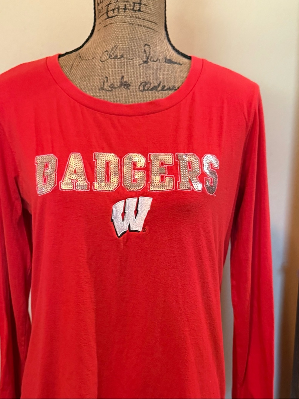Wisconsin Badgers Women's Red Long-Sleeve sequin t-shirt
